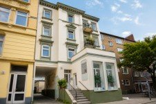 Hauptbild Helle 3,5-Zimmer-Wohnung mit Stuckelementen und Balkon
